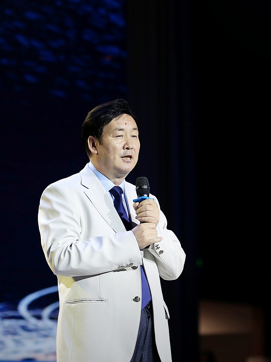 Zhang Song Duo speaking on stage